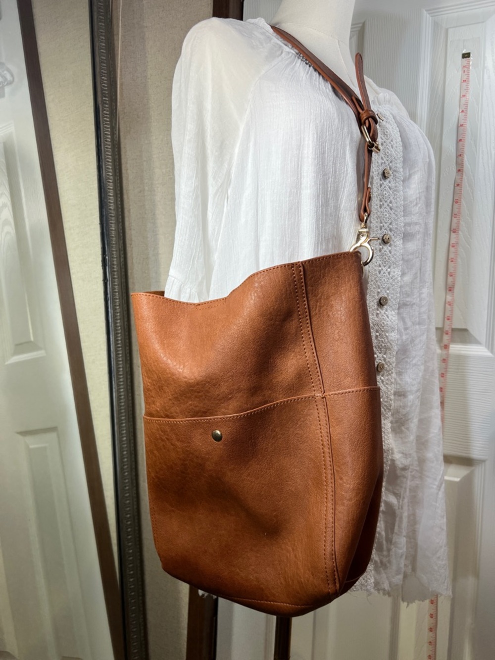 Classic Leather Tote Bag in Cognac